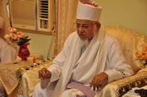 Saiyedna Abu Haatim Taiyeb Ziyauddin saheb (tus) giving hidaayaat to mumineen